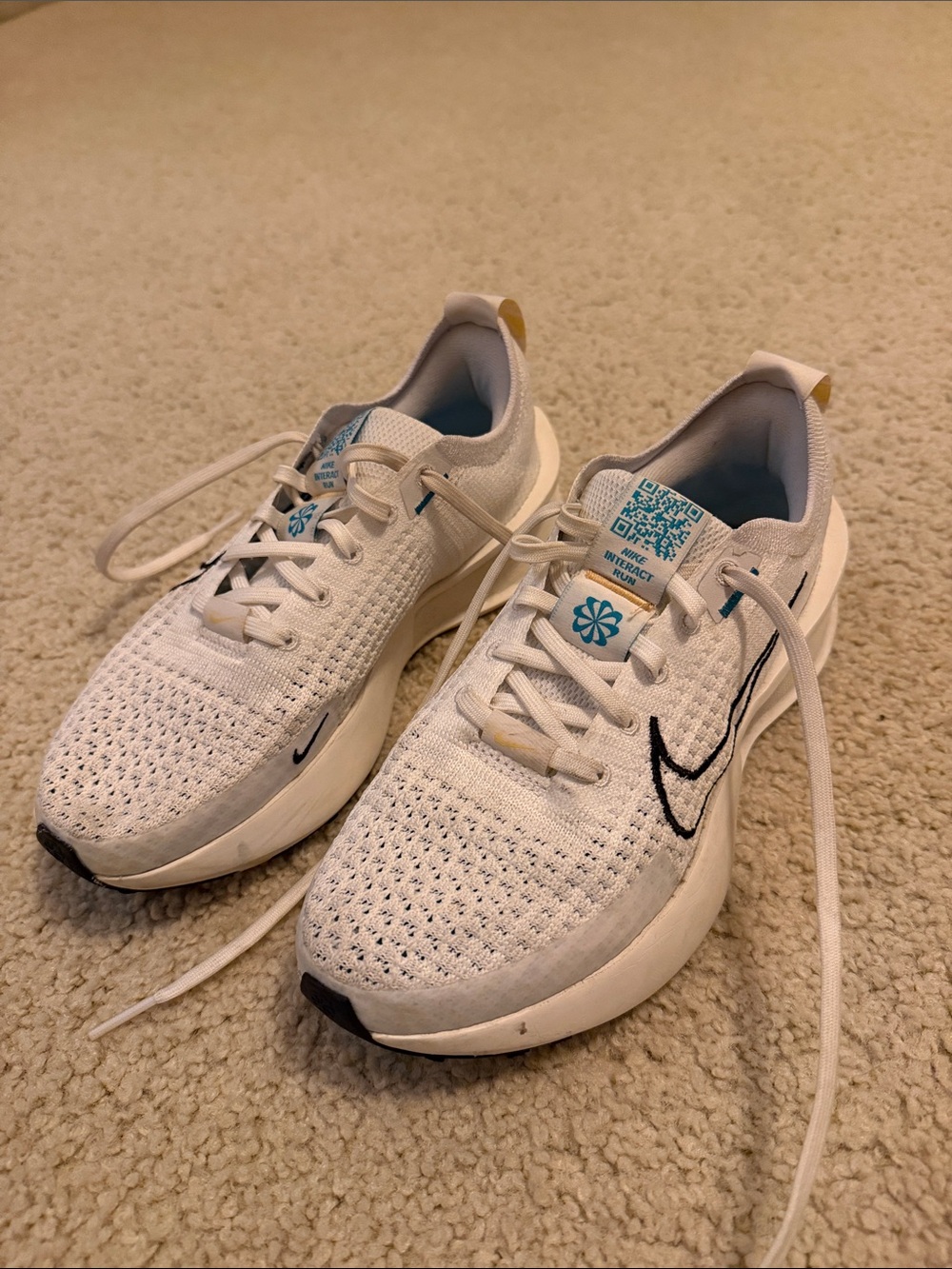 Nike White Knit Sneakers with Black Swoosh and Teal Accents